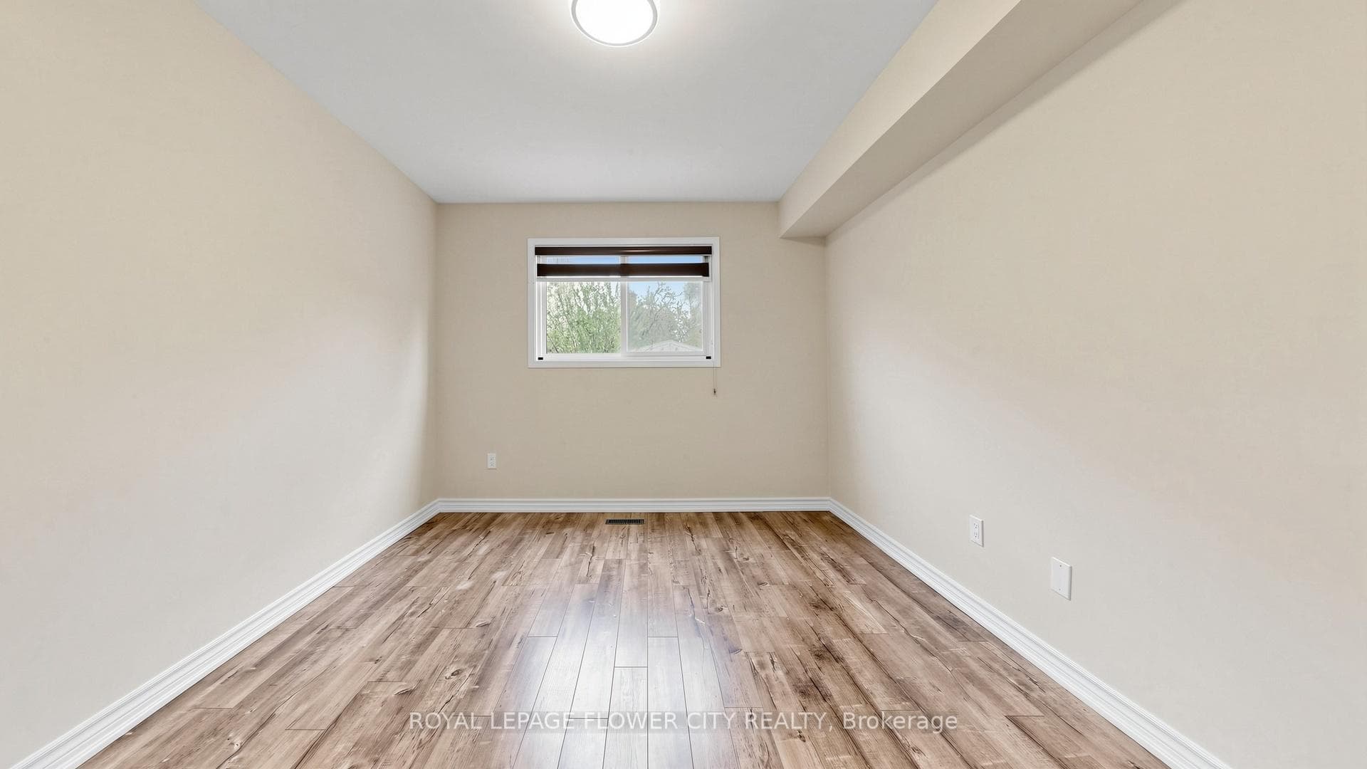 307 Royal Salisbury Way photo 29