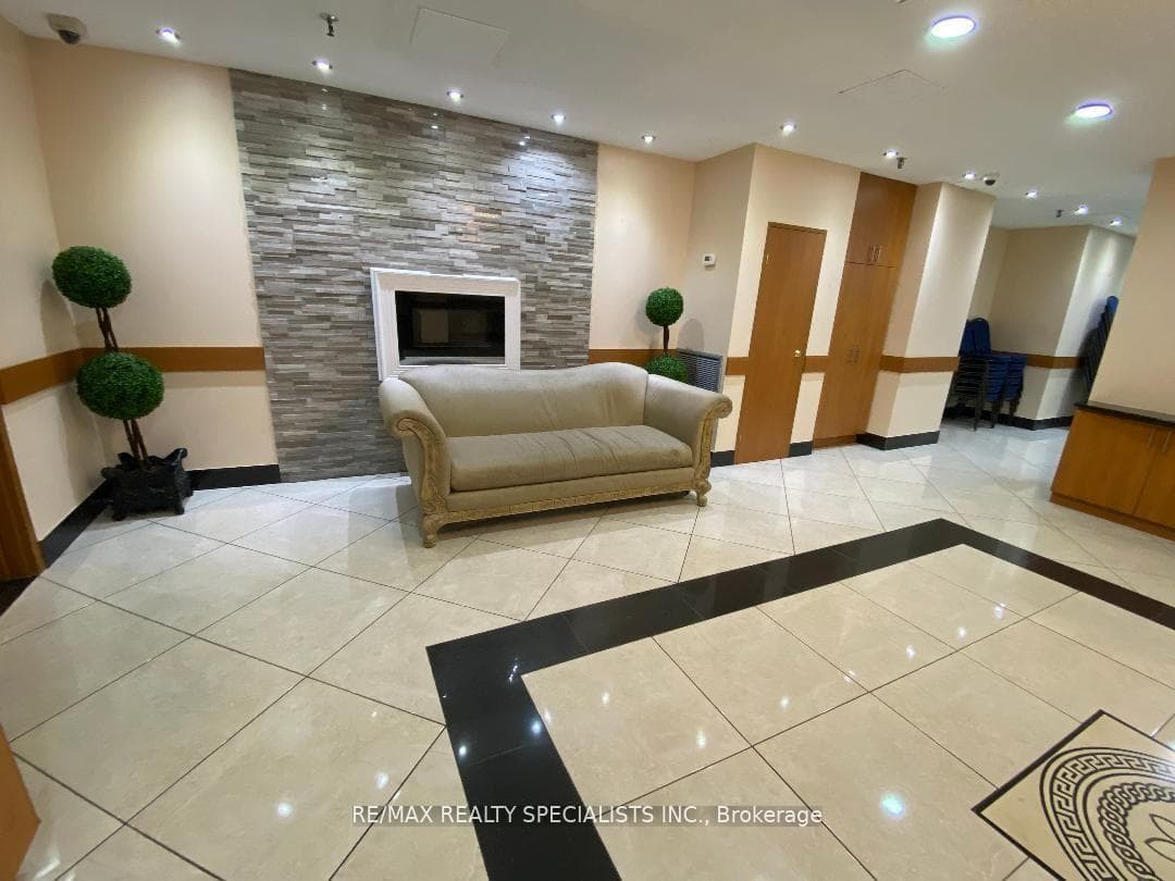 3695 Kaneff Crescent Unit 206 photo 37