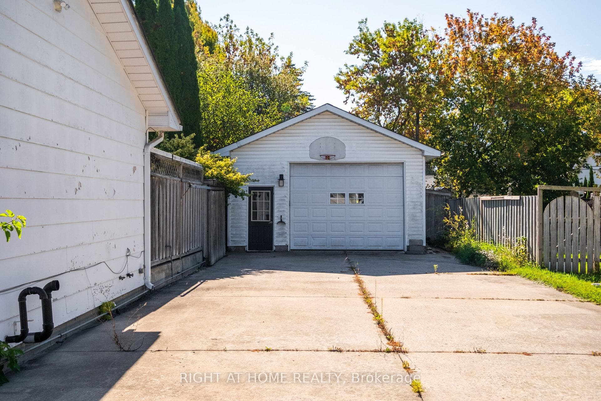 275 Miami Drive photo 29