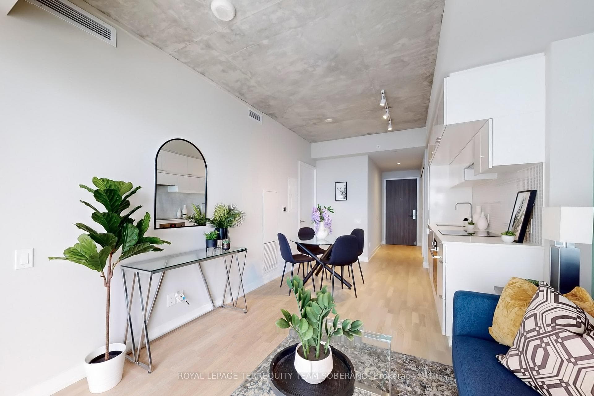 185 Roehampton Avenue Unit 1811 photo 12
