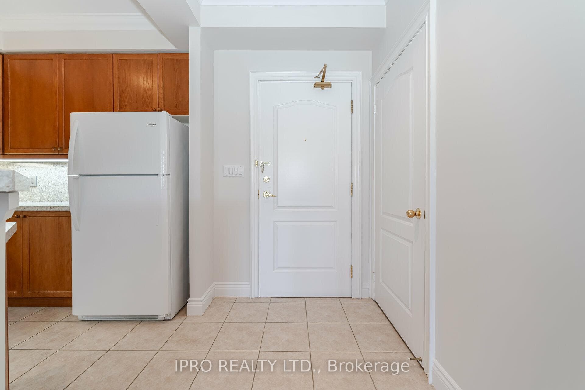 3351 Cawthra Road Unit 321 photo 6