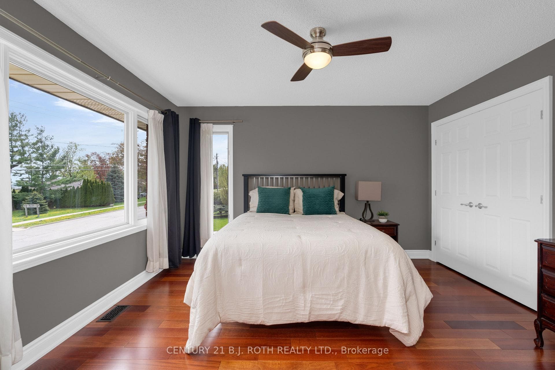 360 Codrington Street photo 31