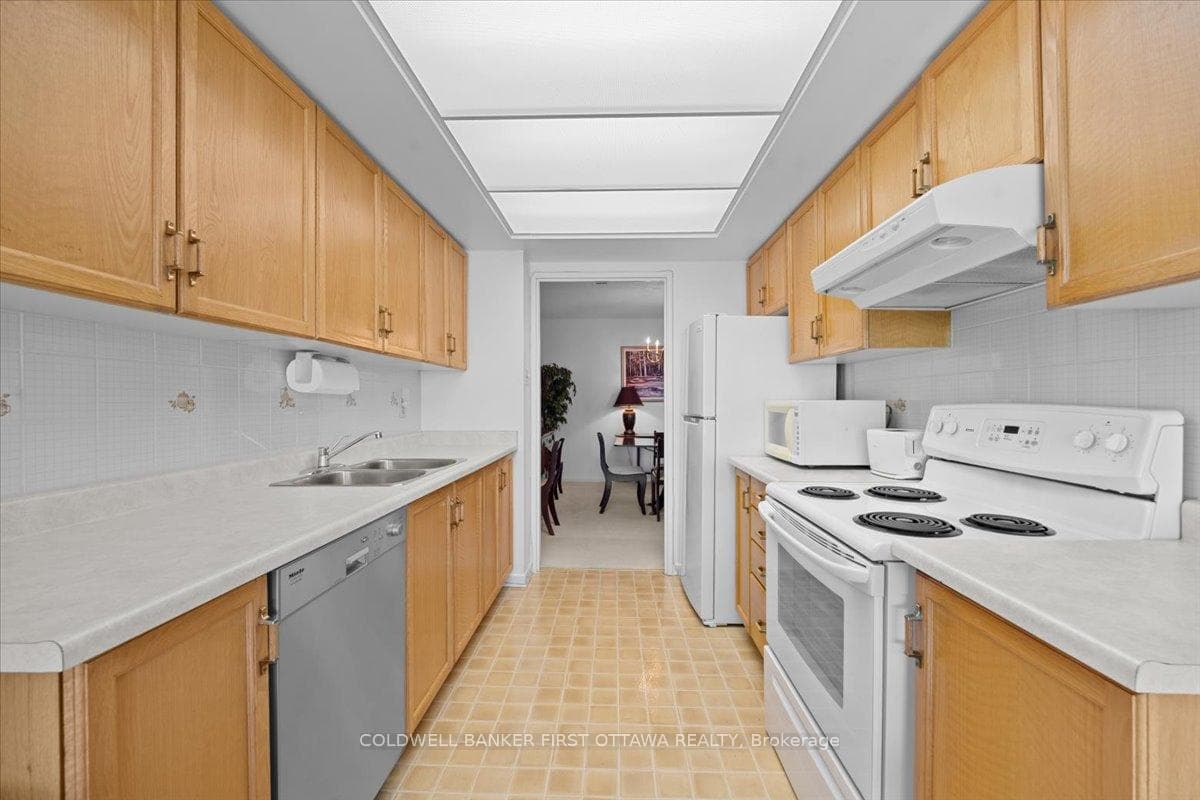 1510 Riverside Drive Unit 606 photo 11