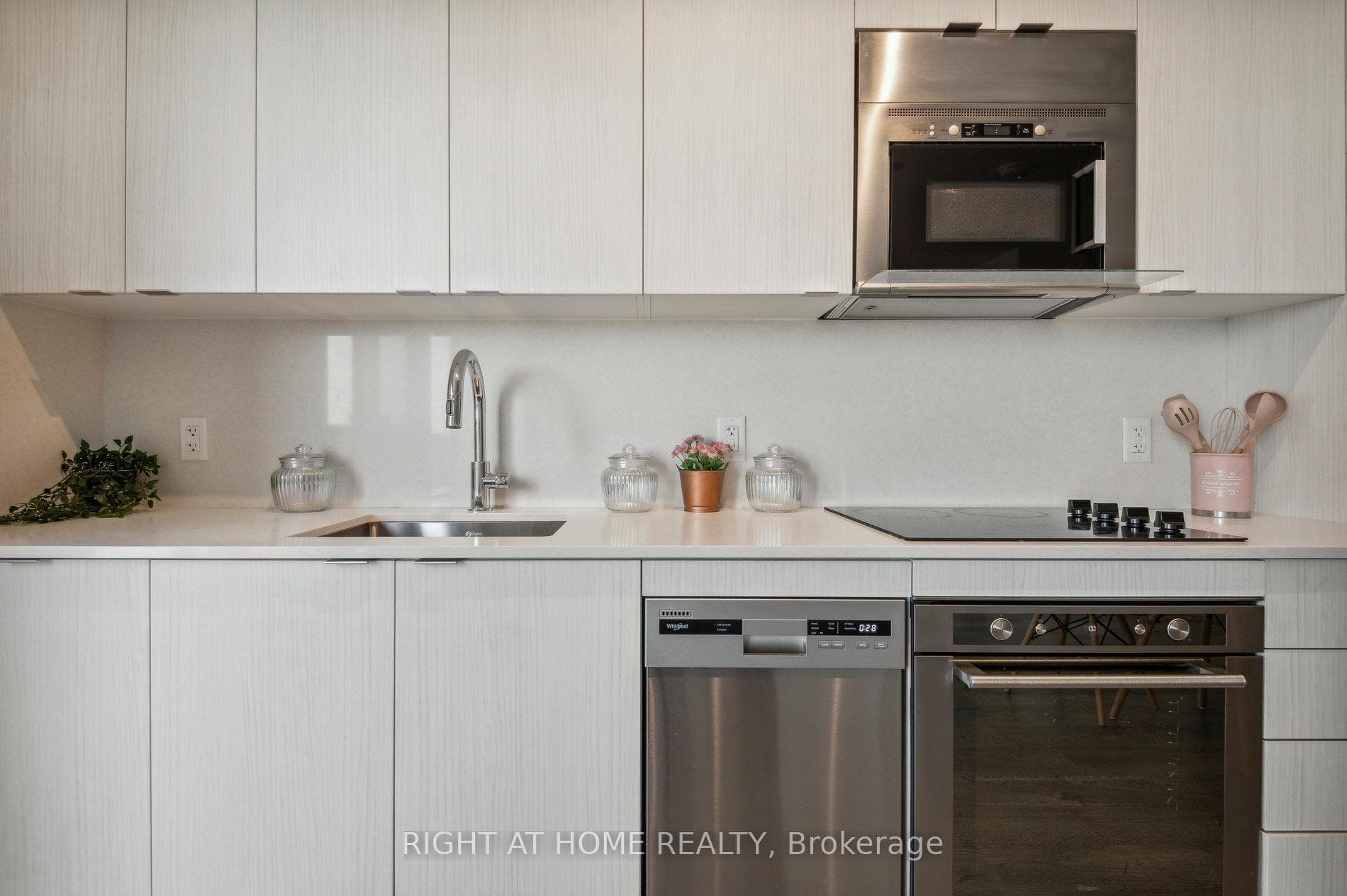 5 Mabelle Avenue Unit 1030 photo 8