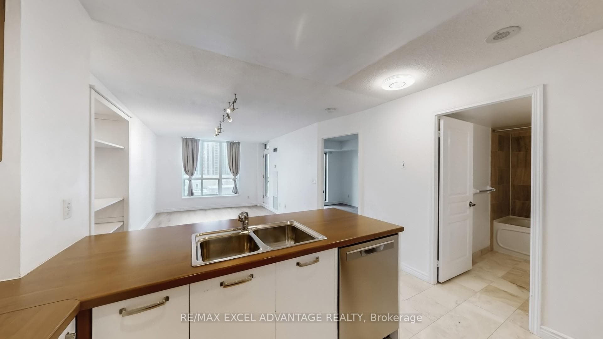 55 Harrison Garden Boulevard Unit 611 photo 5