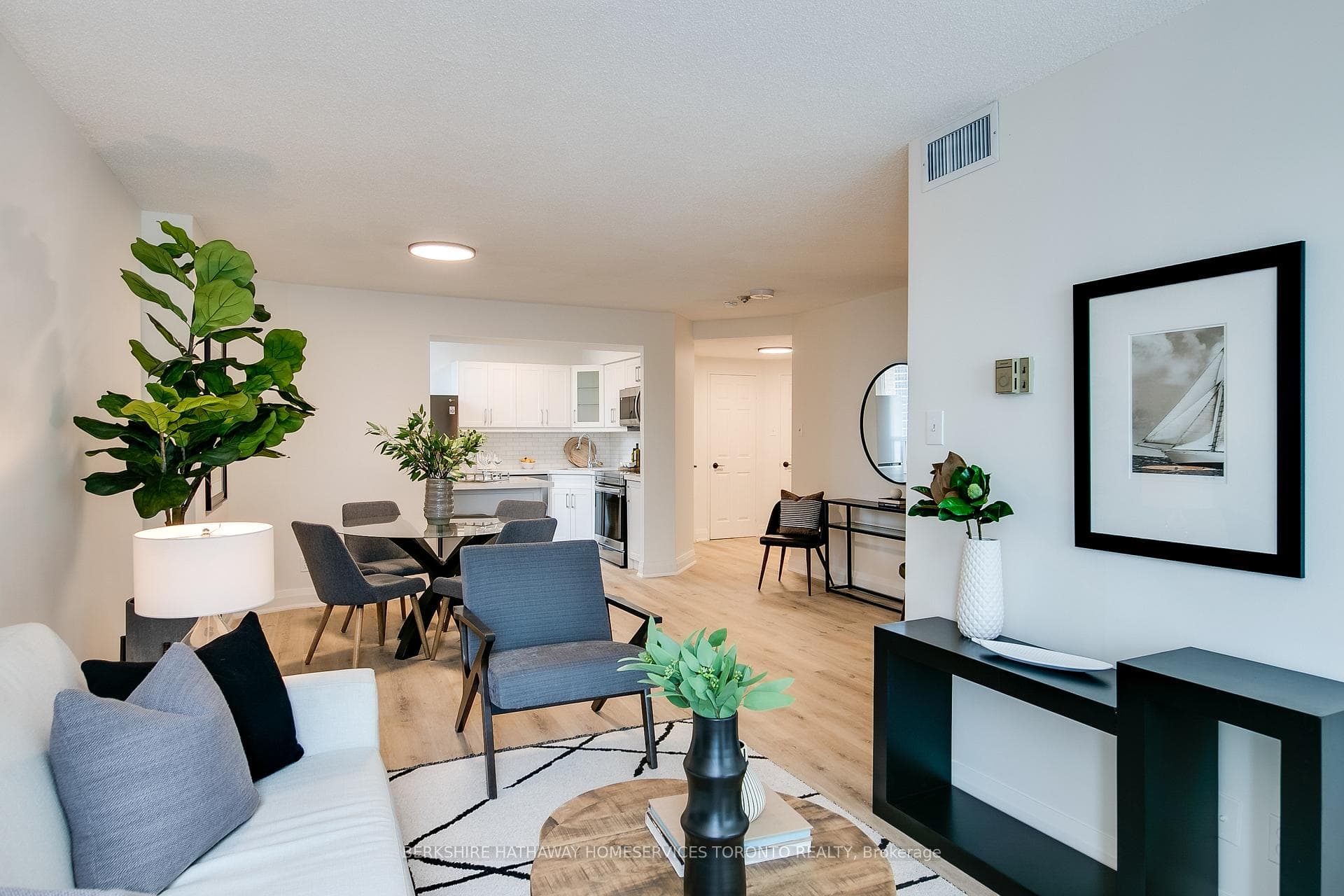 55 Centre Avenue Unit 906 photo 8