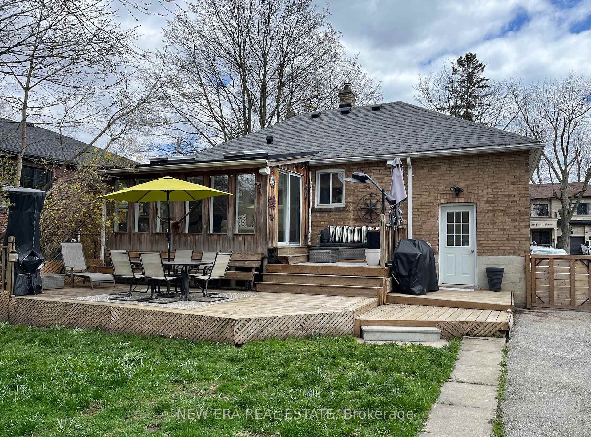 230 Scarboro Crescent photo 10