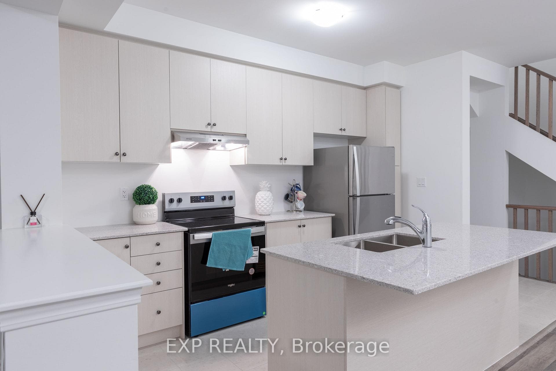 32 Elmer Moss Avenue photo 16