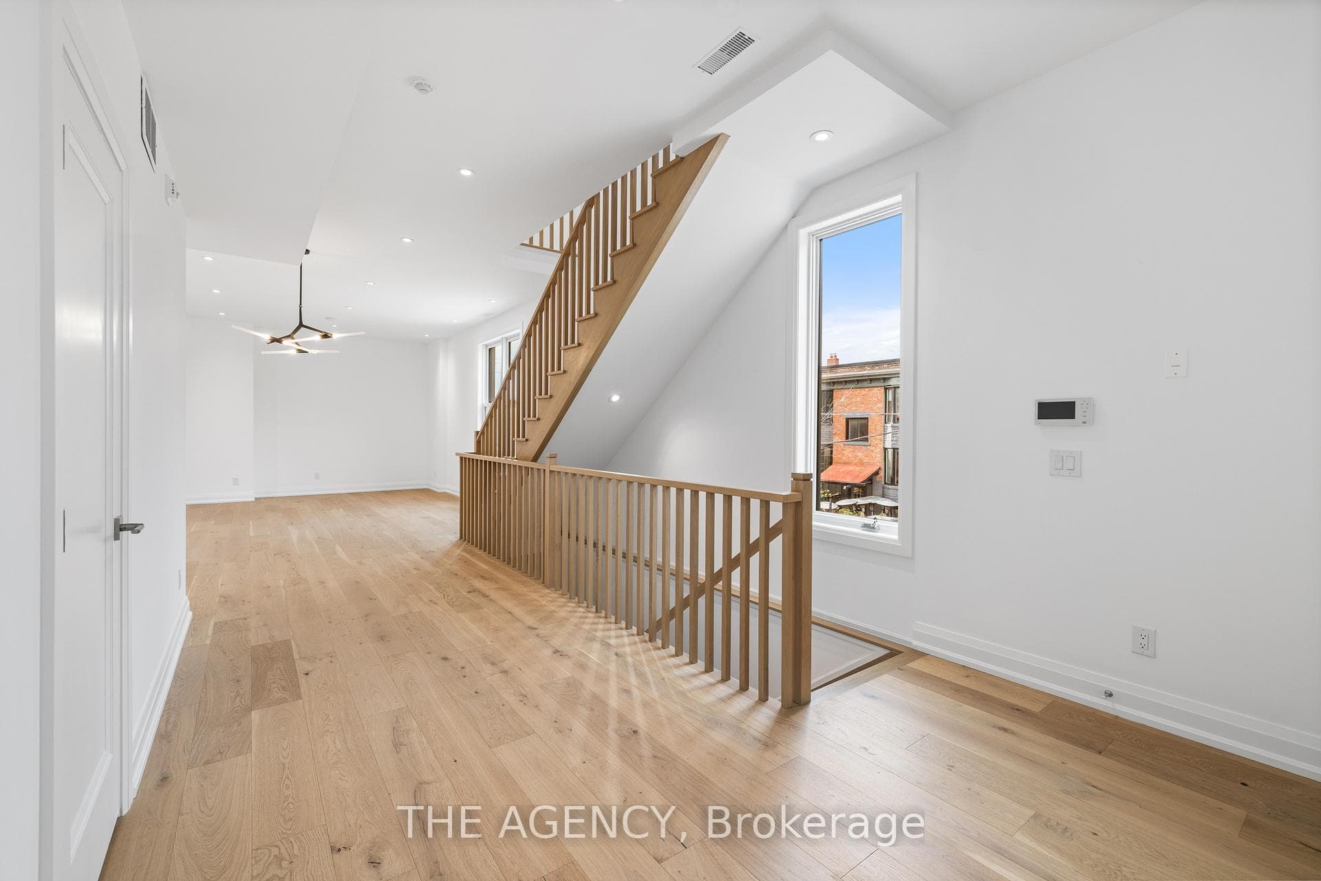 139 Robert Street Unit 2 photo 3