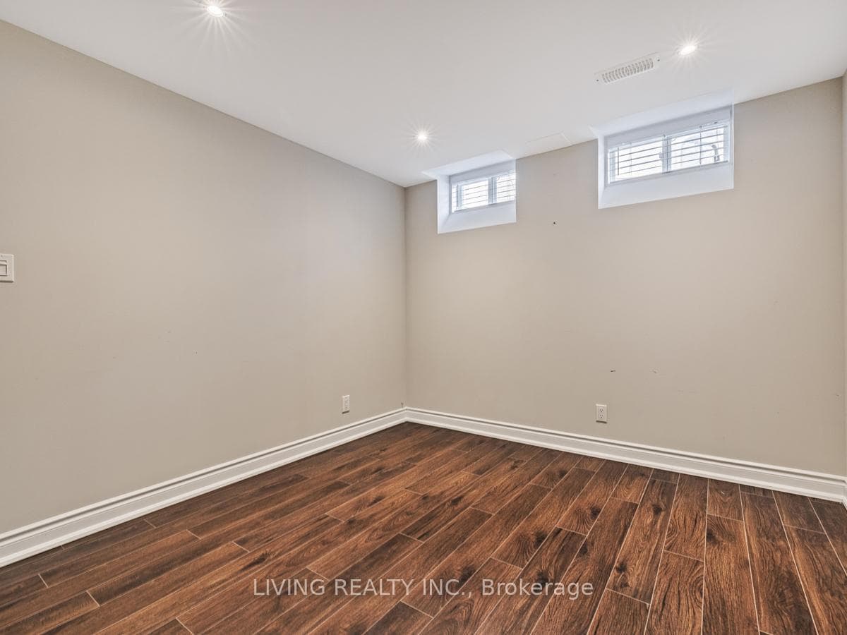 41 Helliwell Crescent photo 30