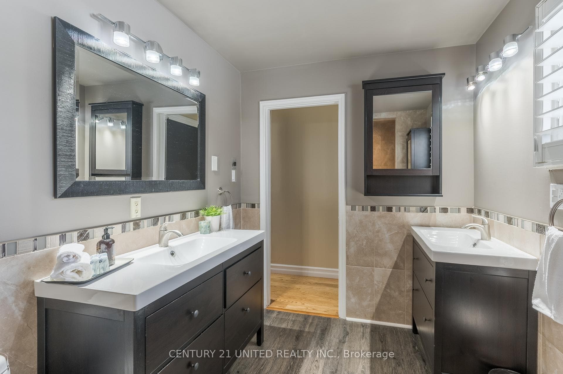 1 Lakeshore Boulevard photo 32