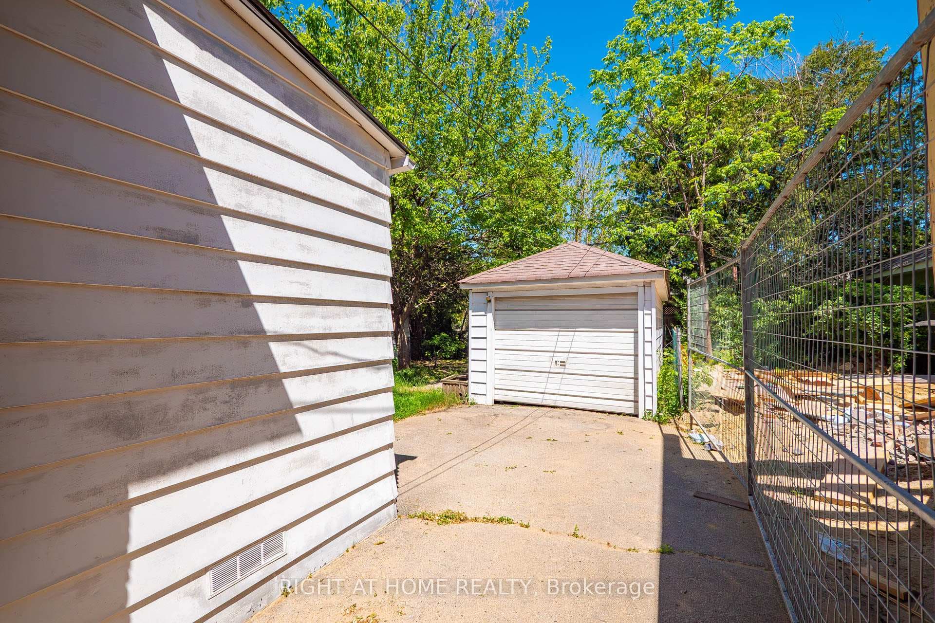 1109 Greenwood Avenue photo 4
