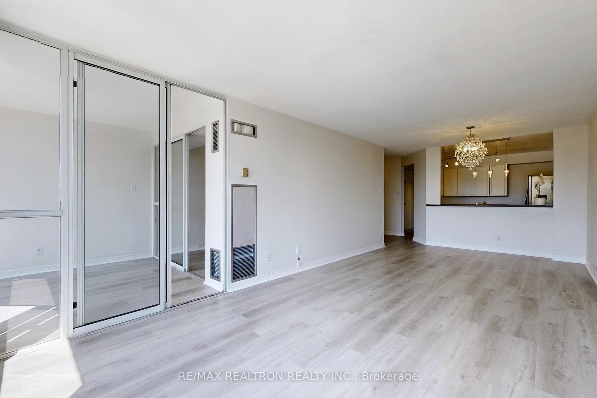 1131 Steeles Avenue Unit 407 photo 5