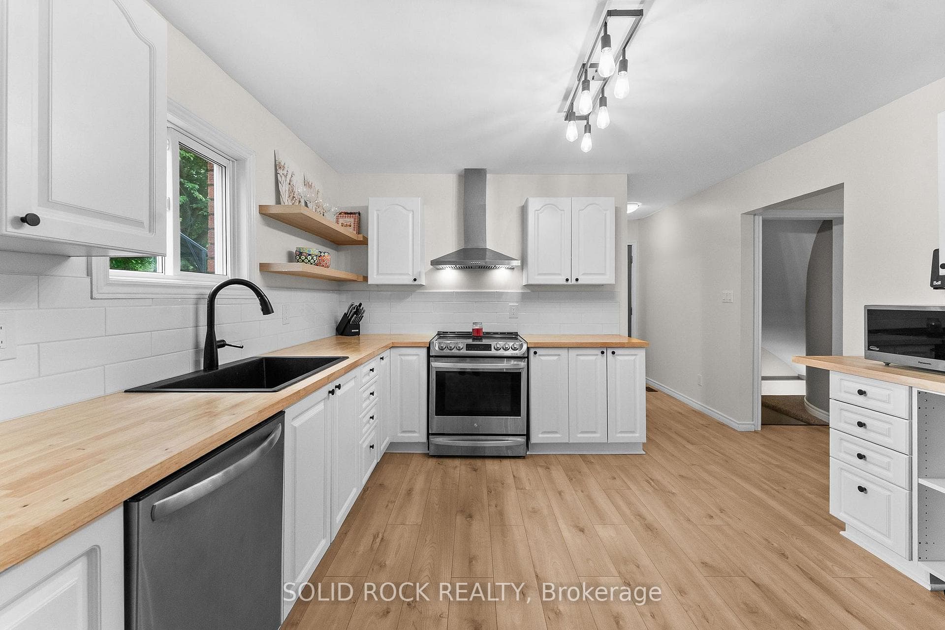 708 Mckenzie Avenue photo 17