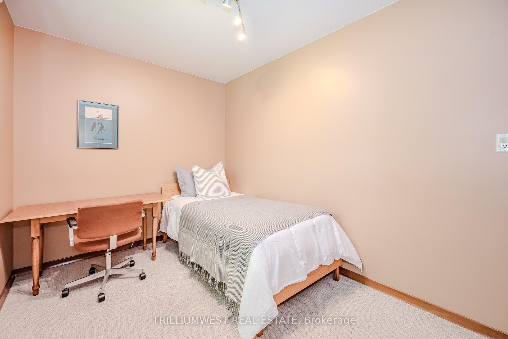 73 Prince Charles Drive photo 21