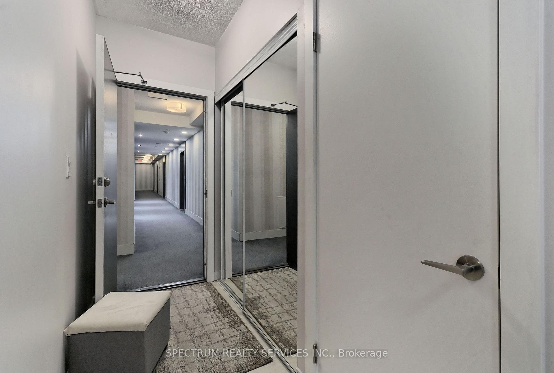 20 Bruyeres Mews Unit 1810 photo 9