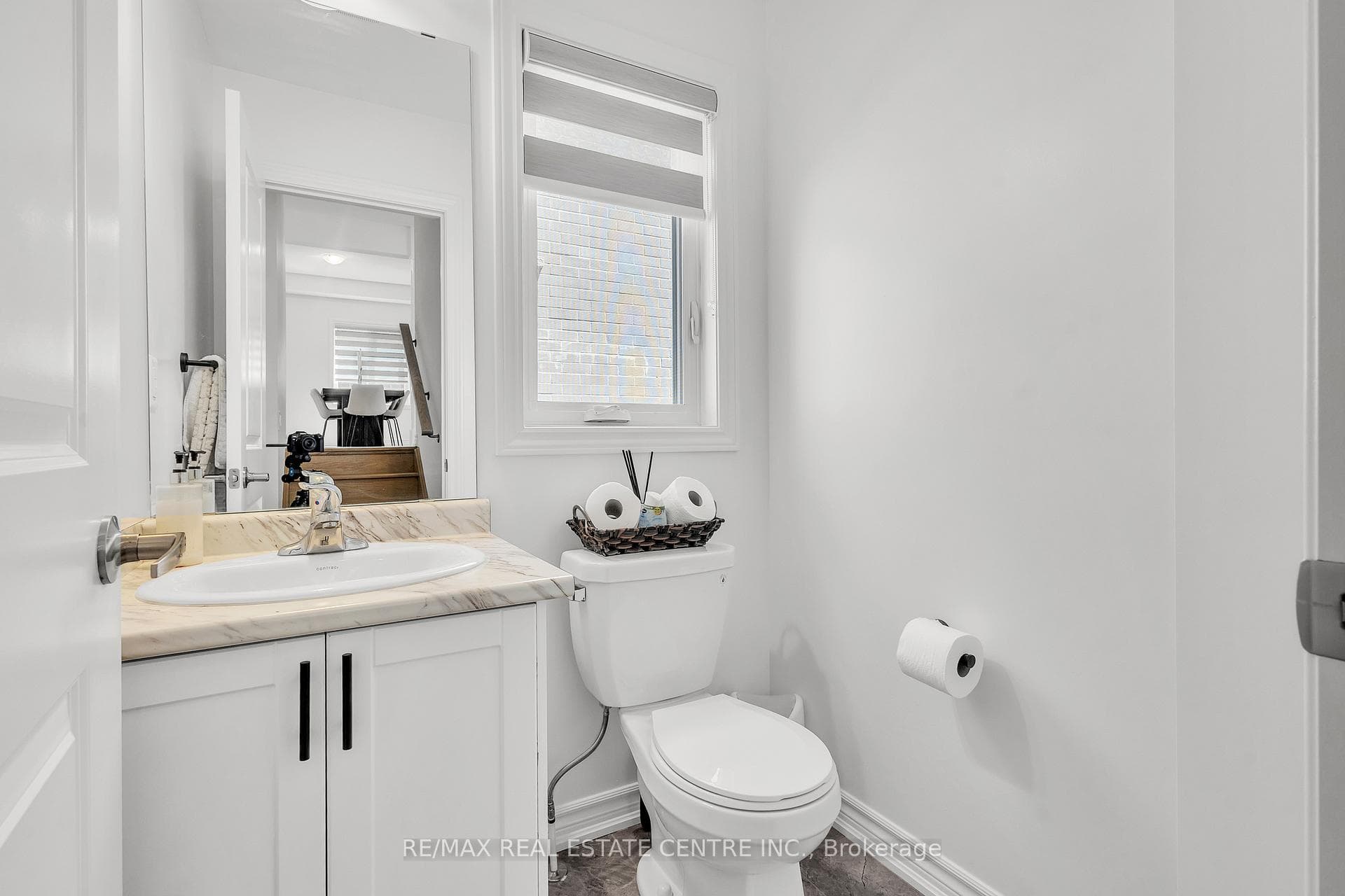 341 Russell Street photo 11