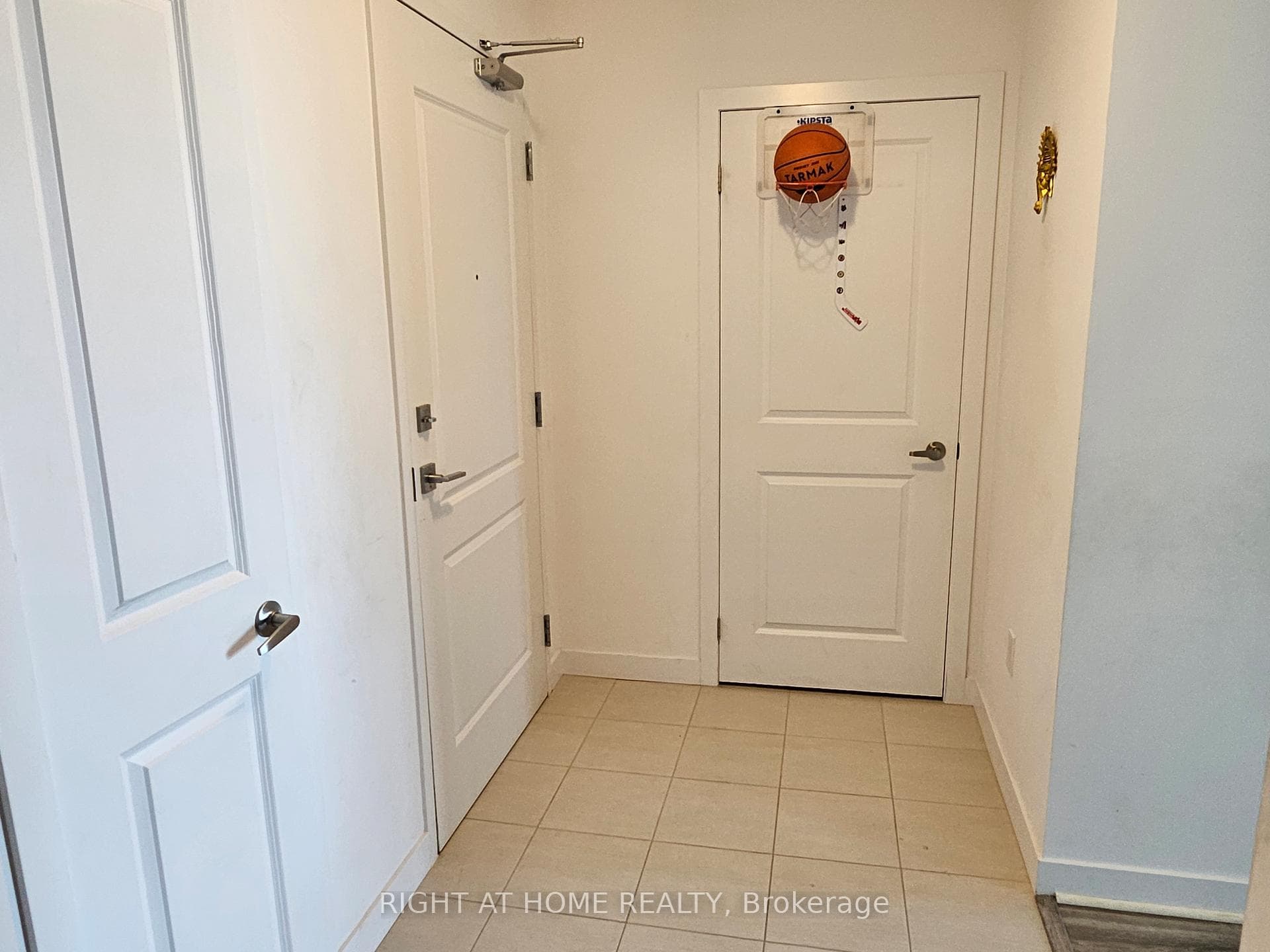450 Dundas Street Unit 912 photo 22