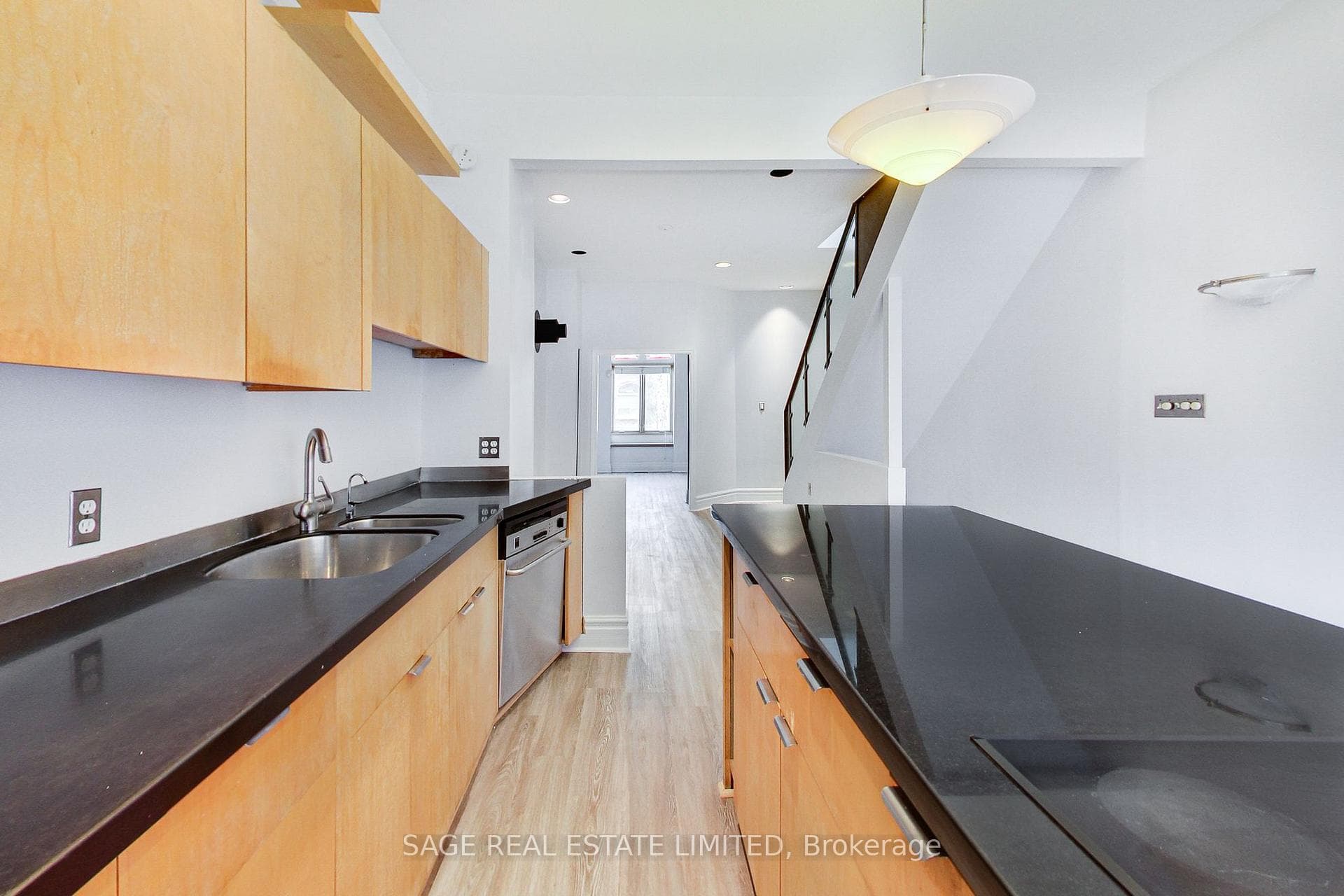 104 Sumach Street photo 15