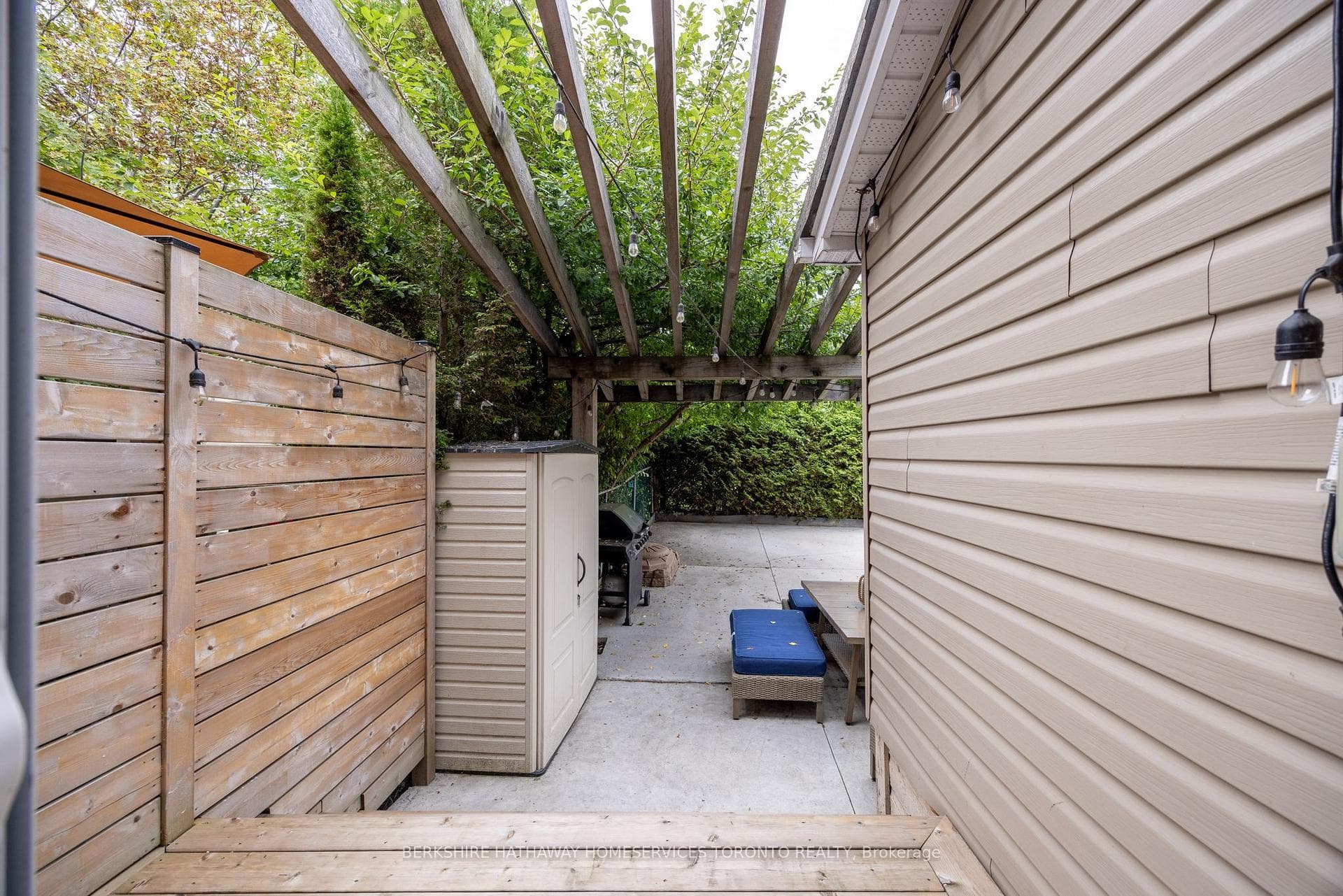 2654 Lake Shore Boulevard photo 28
