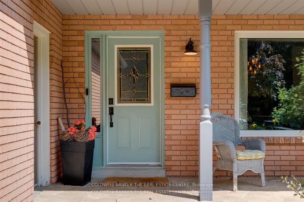 52 Mayfair Drive photo 3