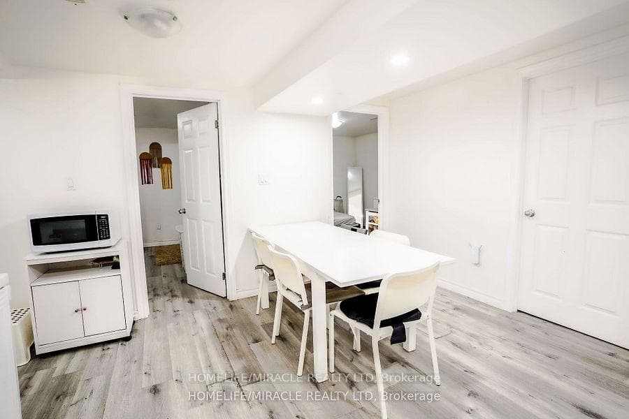82 Sedgemount Drive photo 29