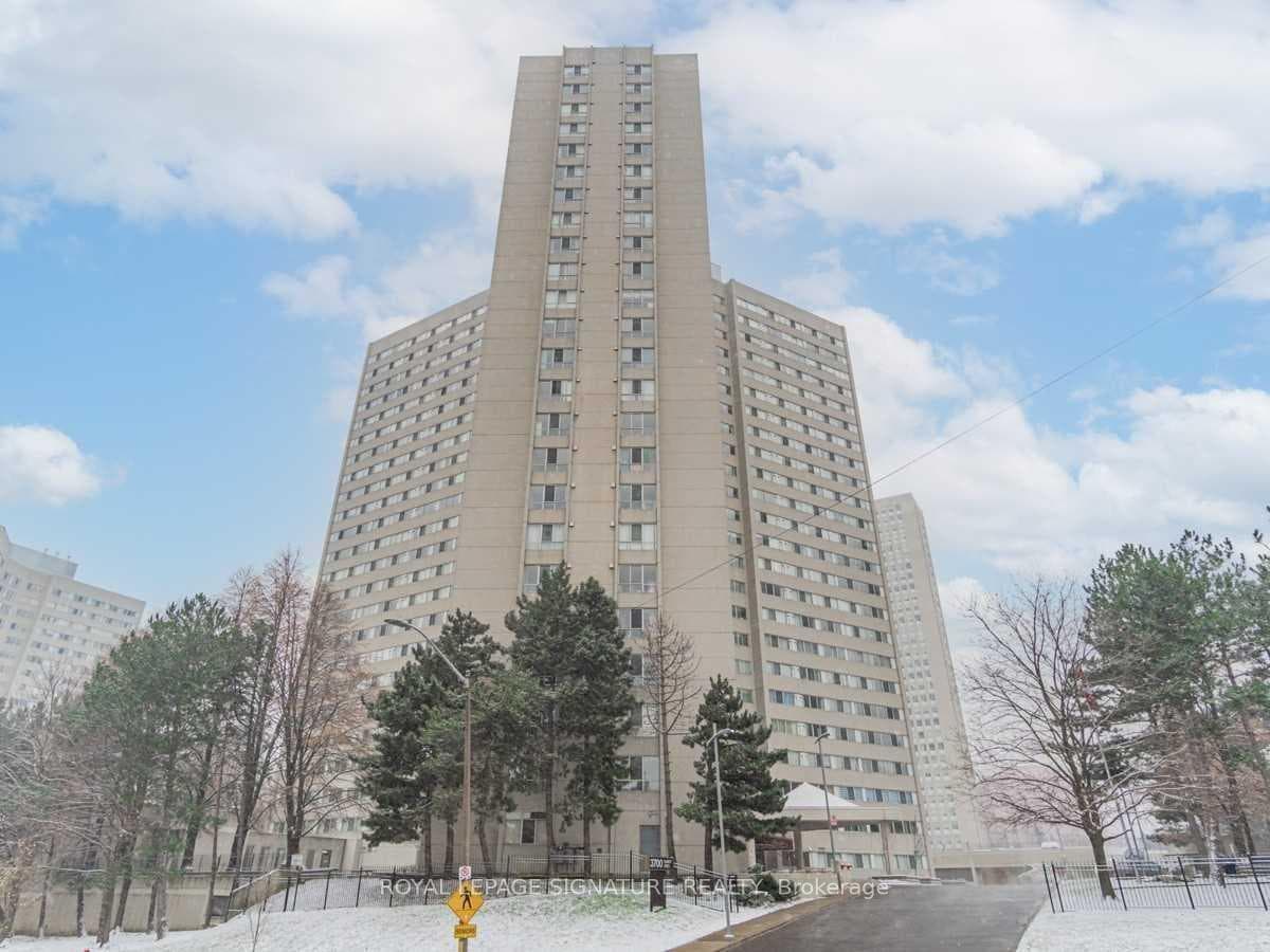 3700 Kaneff Crescent Unit 402 photo 1