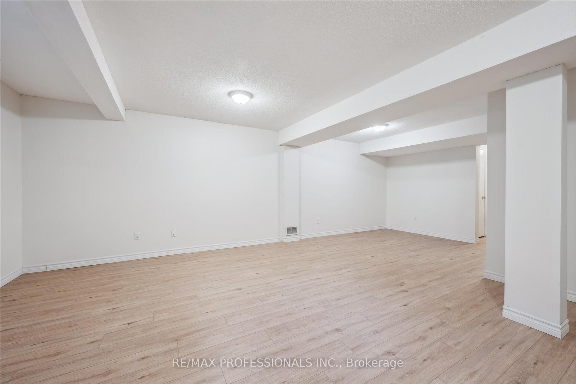 165 Silurian Drive photo 25