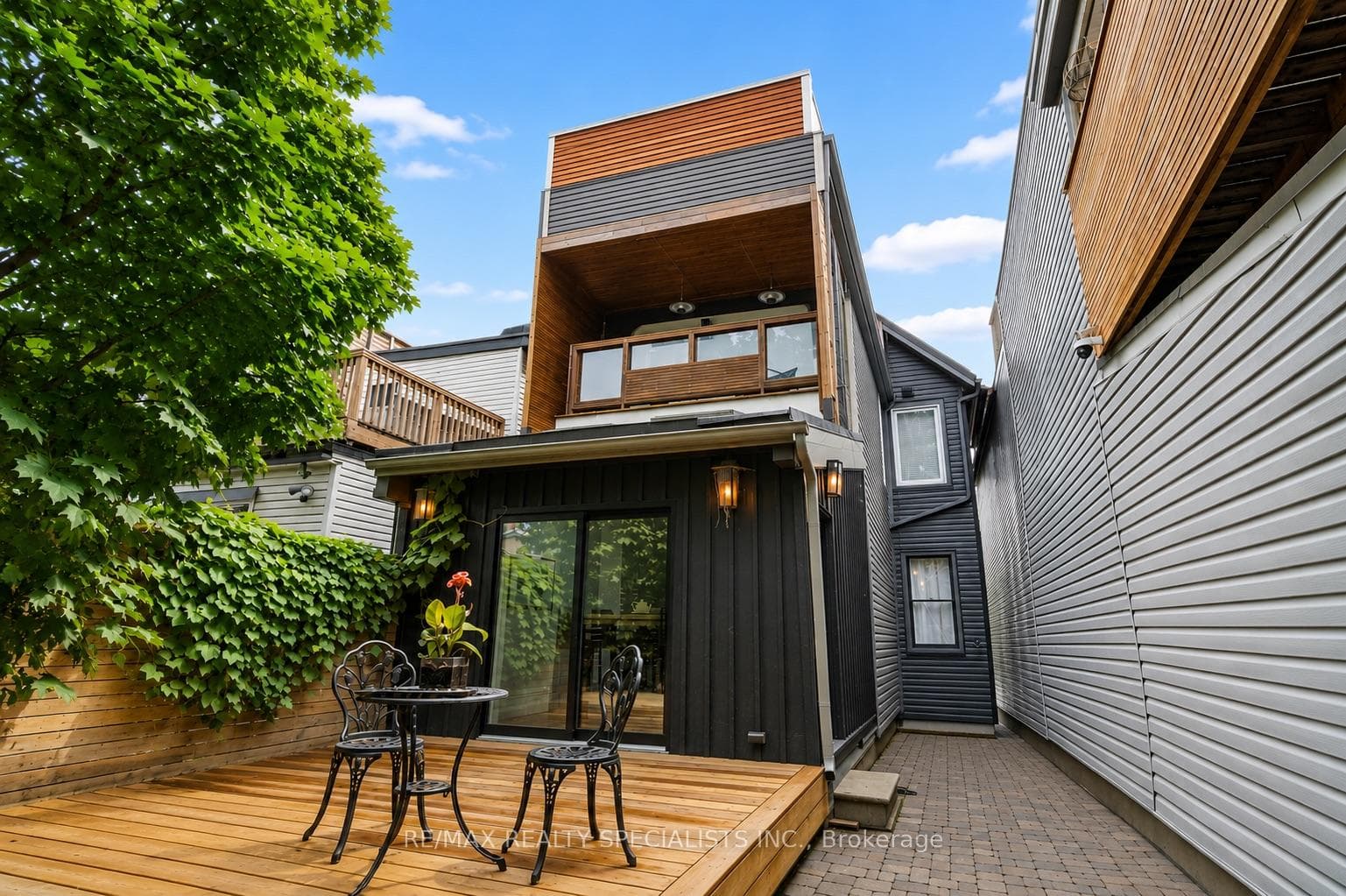 418 Ossington Avenue photo 1