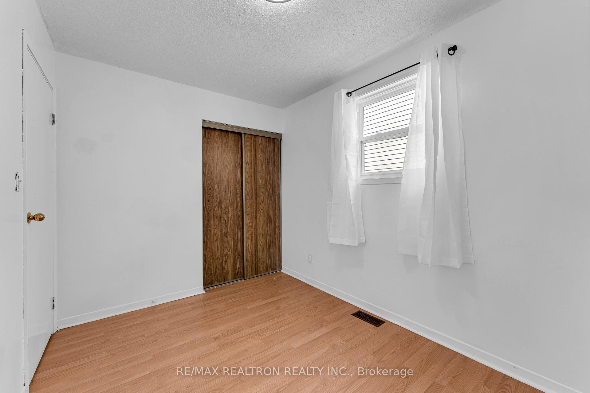 709 Ridley Drive photo 20