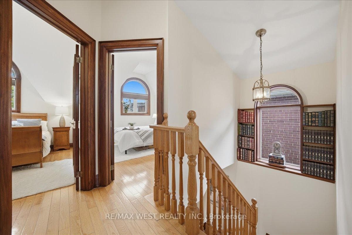 69 Mayfield Avenue photo 24
