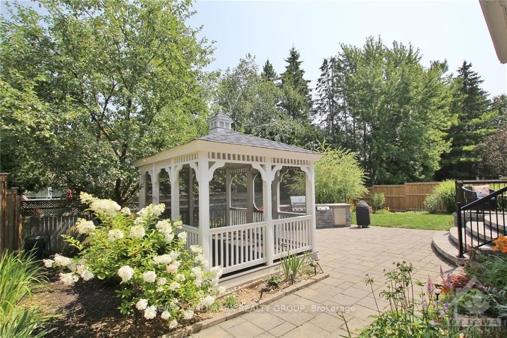 41 DELAMERE Drive photo 30