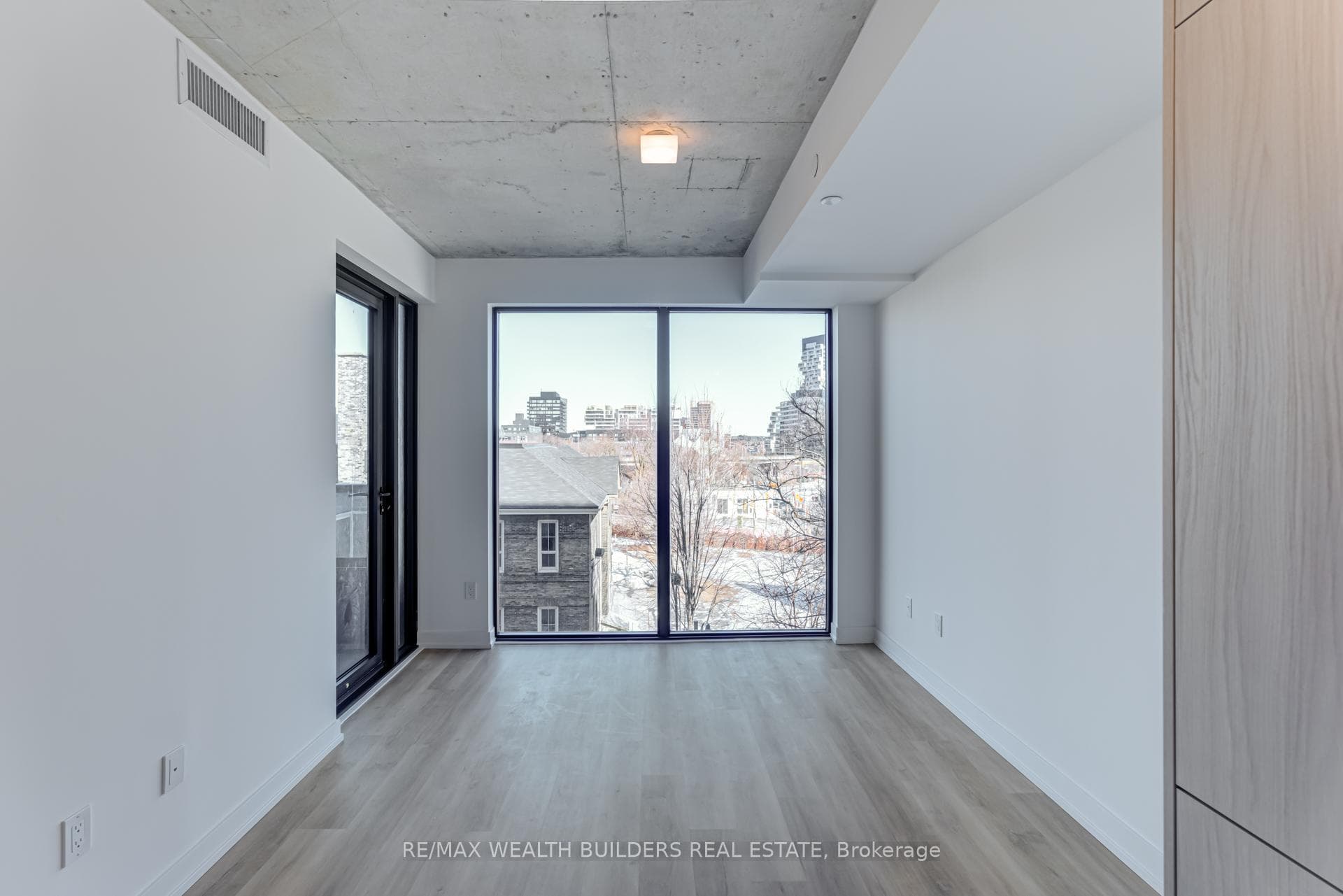 28 Eastern Avenue Unit 412 photo 4