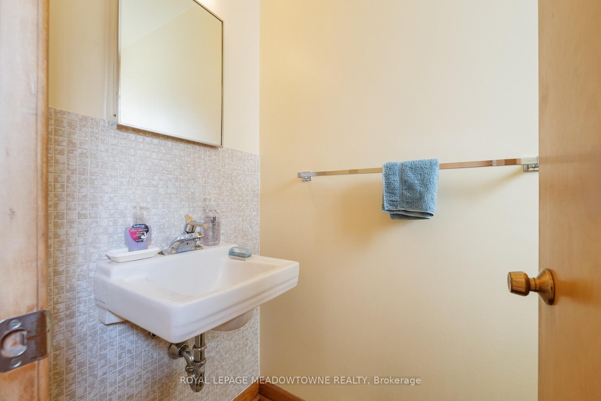 7762 Creditview Road photo 18