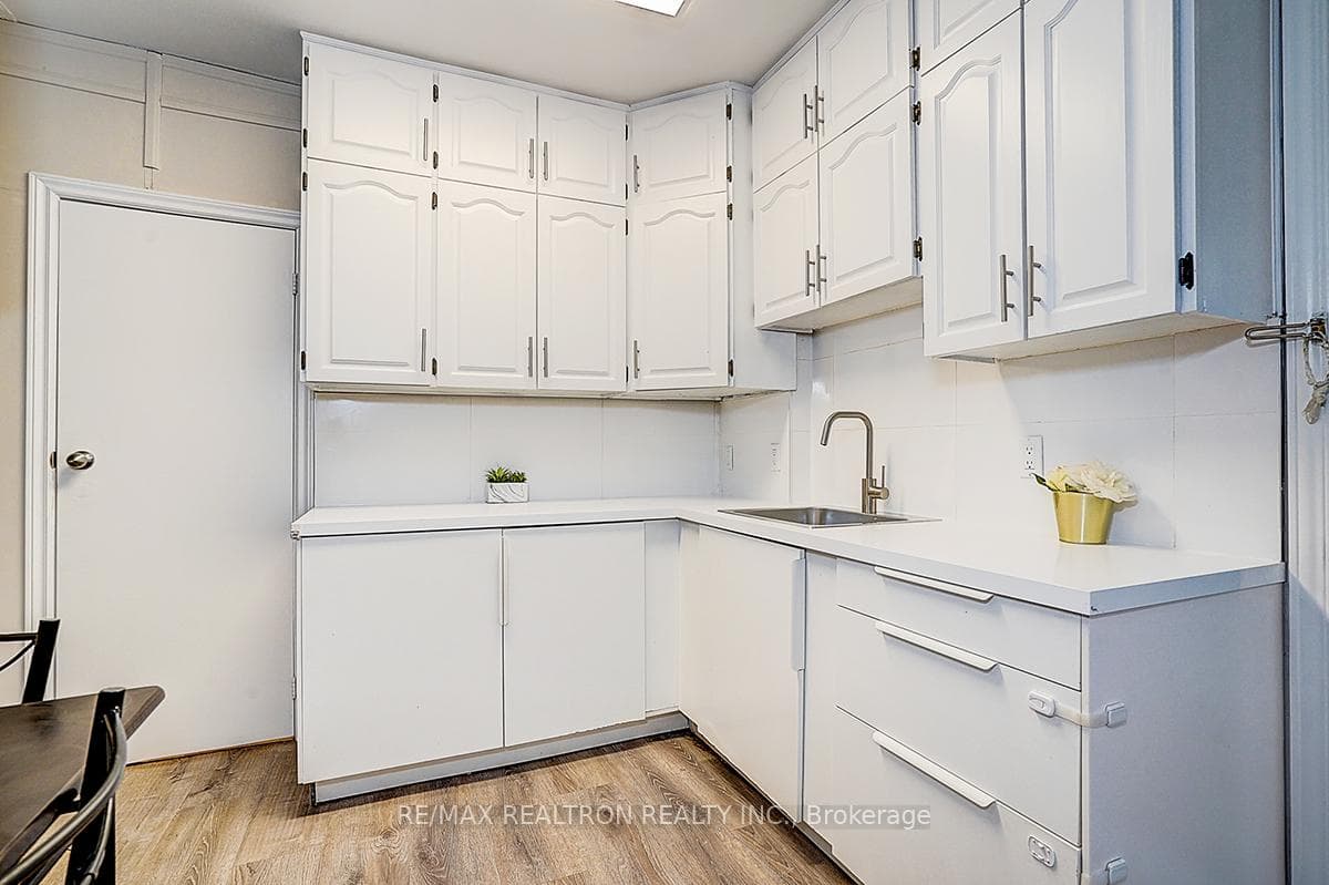 34 Patricia Avenue photo 18