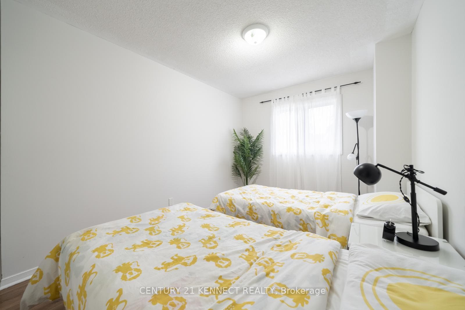 805 Playter Crescent photo 29
