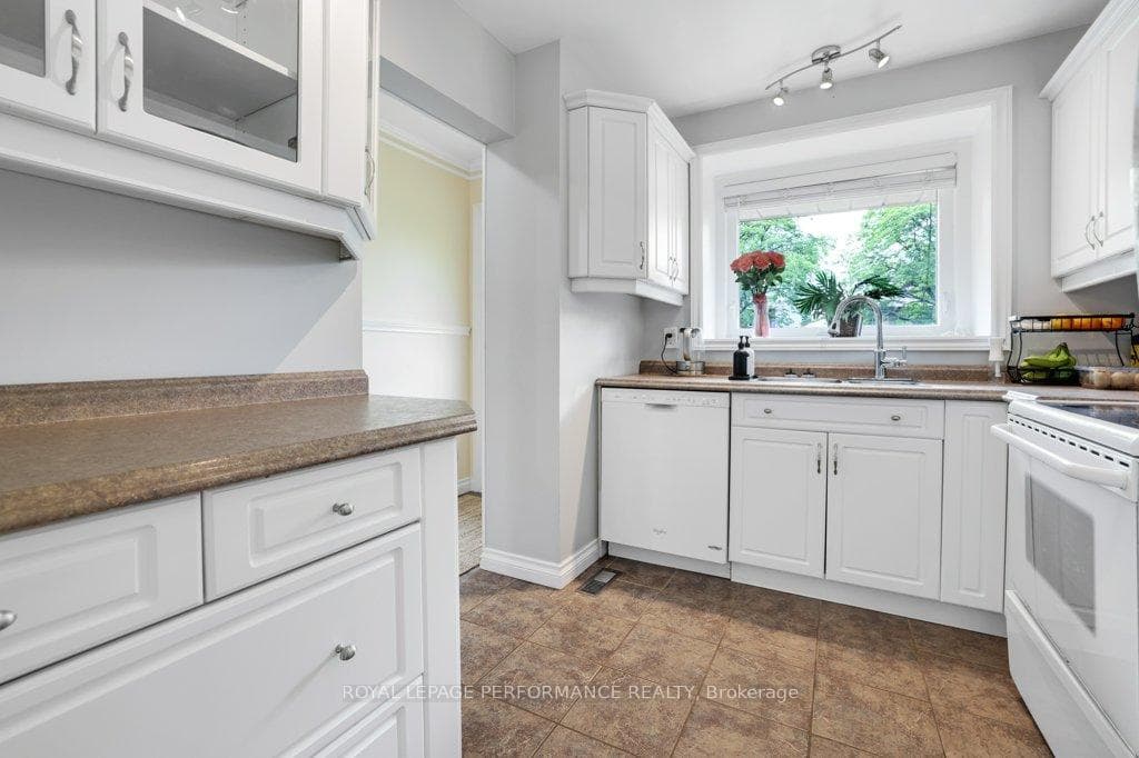 1550 Bourcier Drive photo 8
