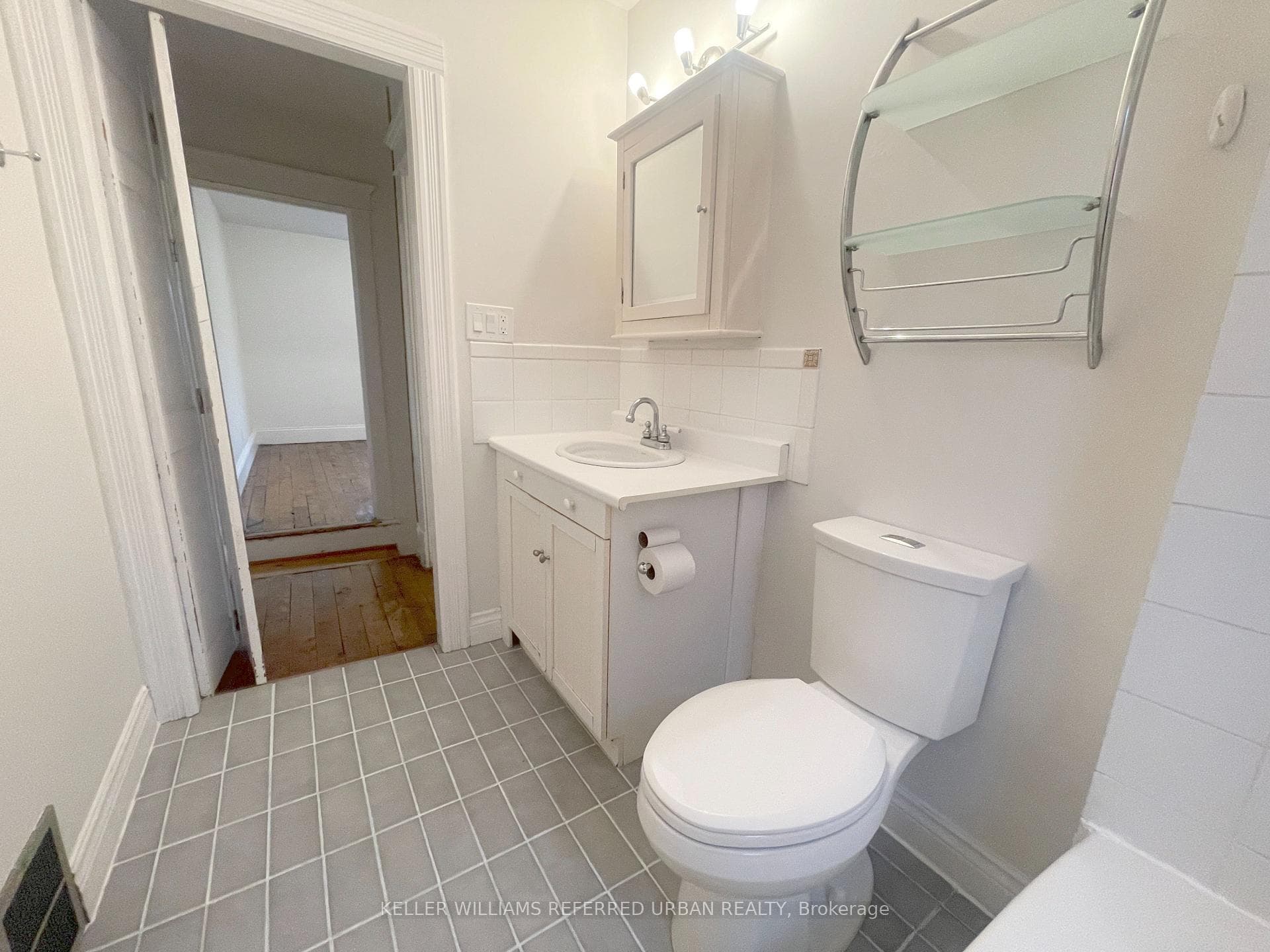 582 Logan Avenue photo 19