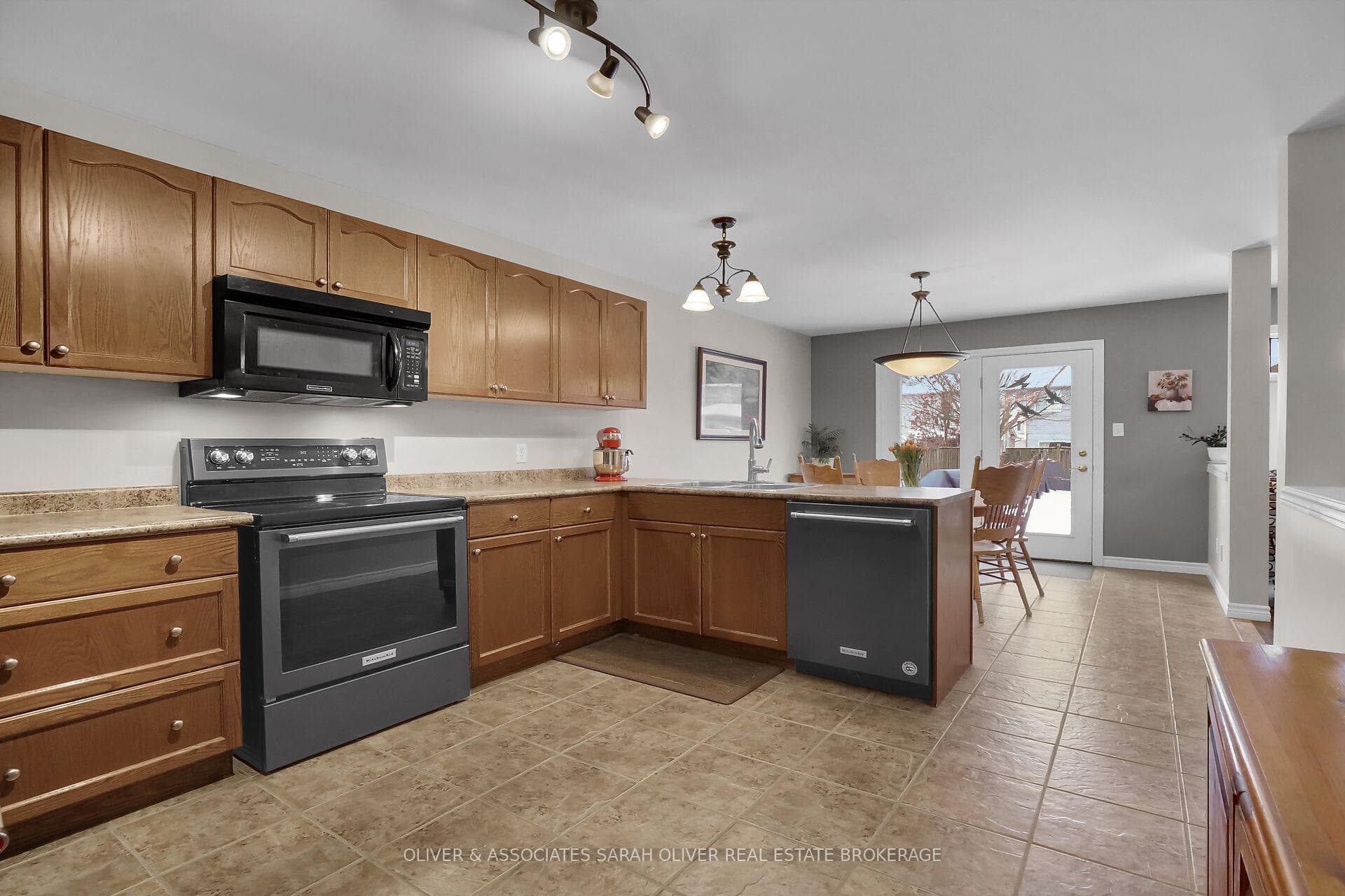 Open concept Kitchen, Dinette