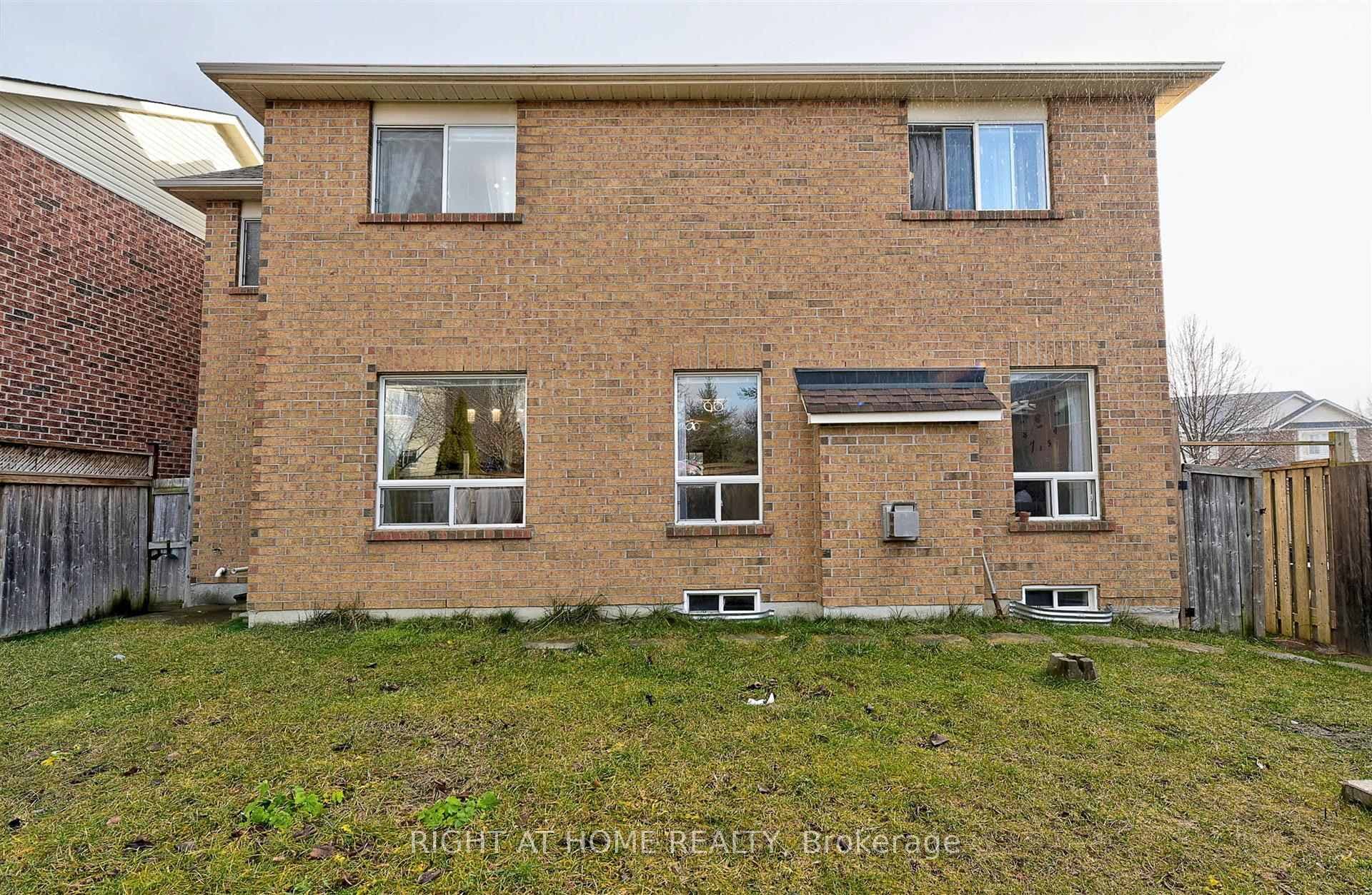 1032 Langford Street photo 20