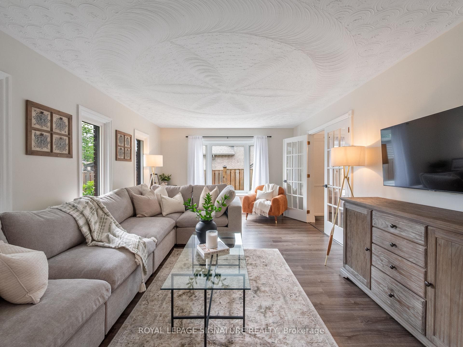 245 Appleby Road photo 2