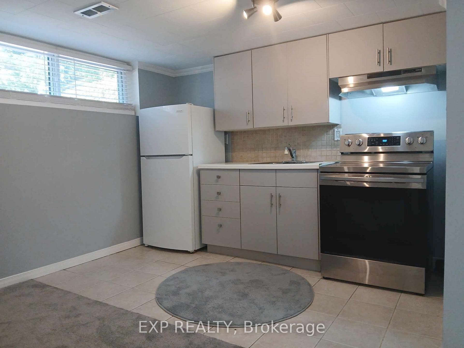 18 Mayflower Avenue photo 6