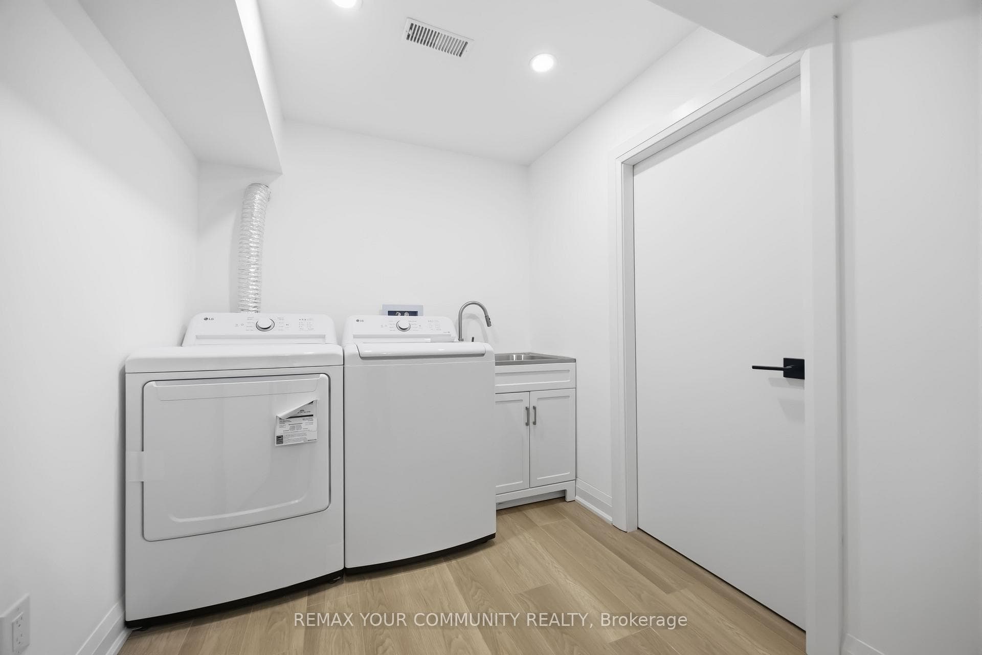 55 Cocksfield Avenue Unit Lower photo 12