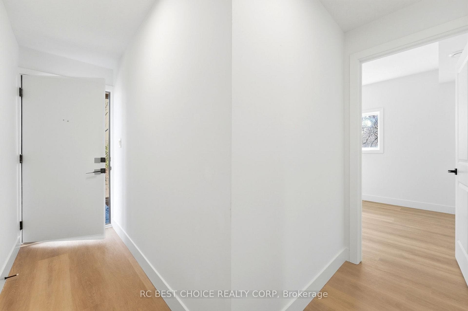 108 BRISCOE Street photo 5