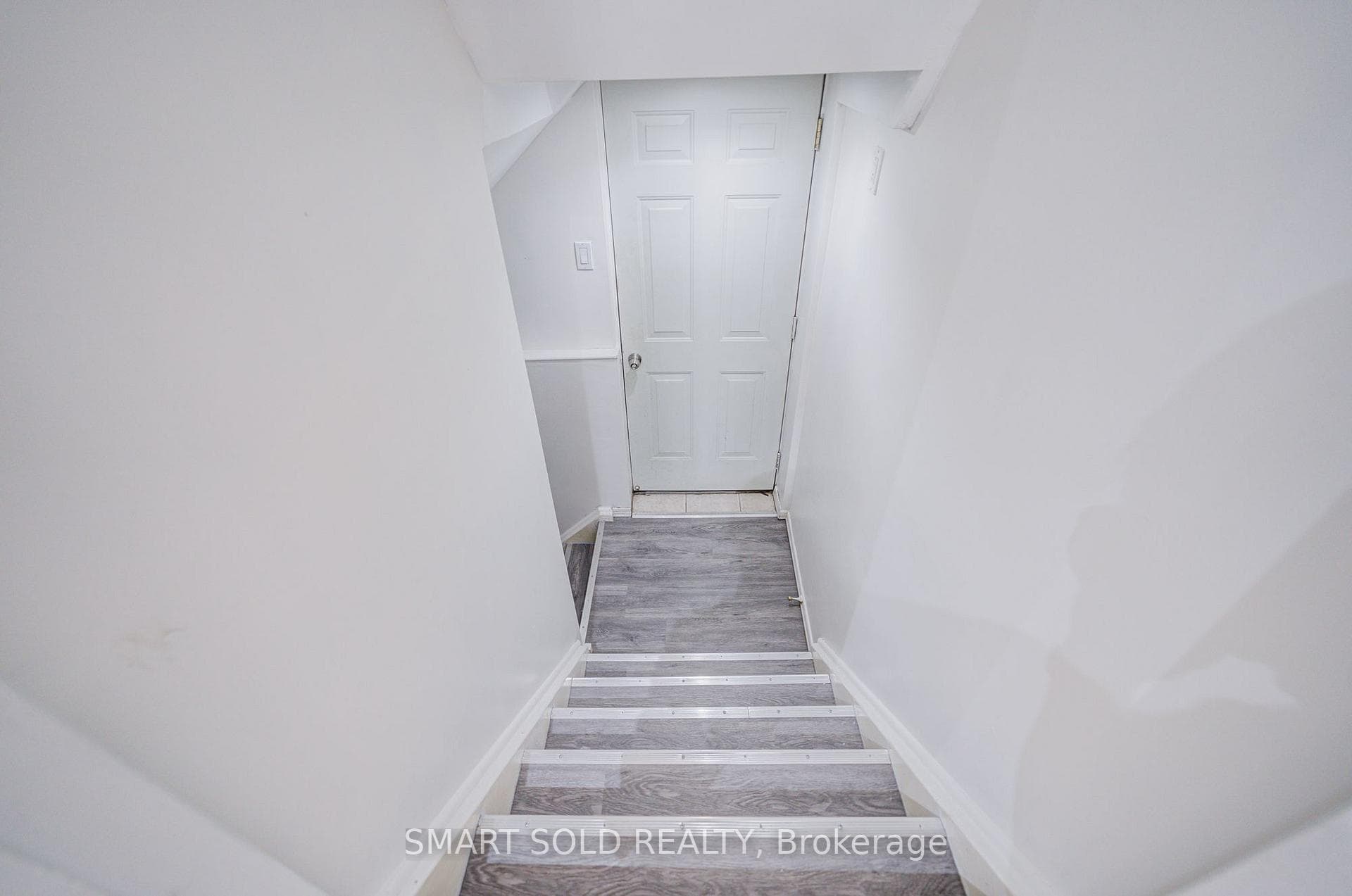 837 Queensbridge Drive photo 32