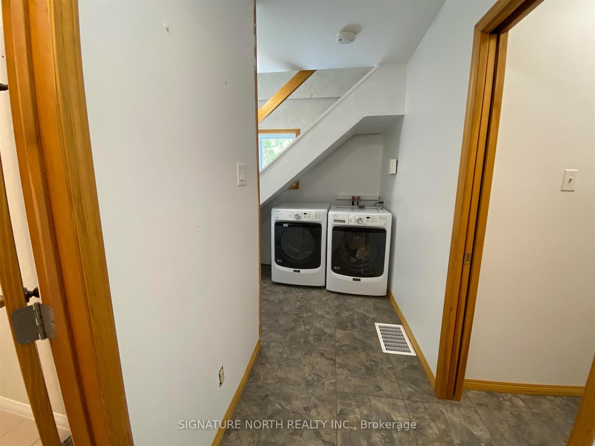 320 Lancaster Ave photo 25