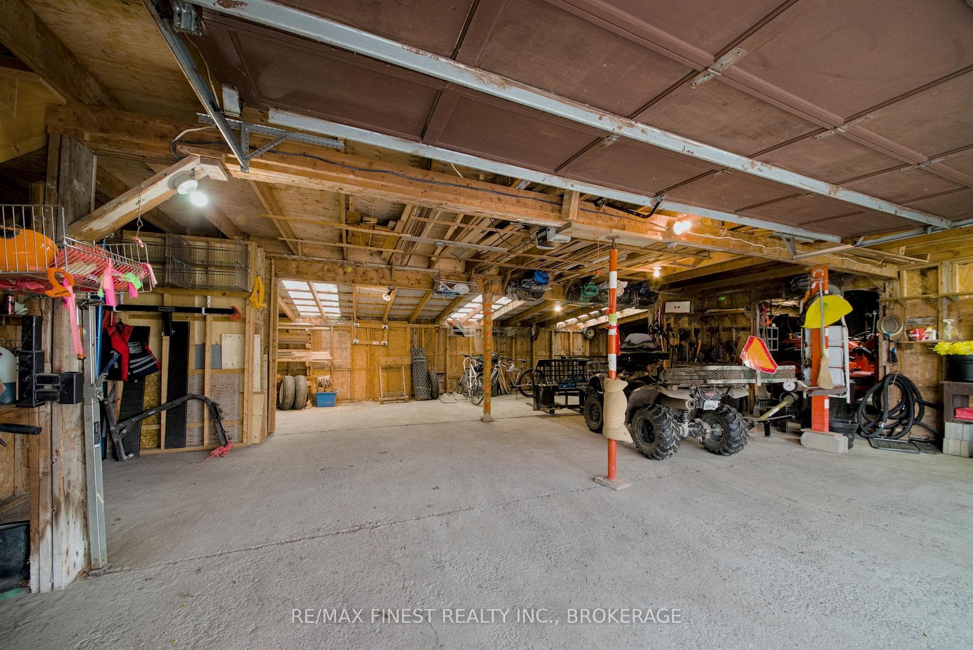 Detached garage