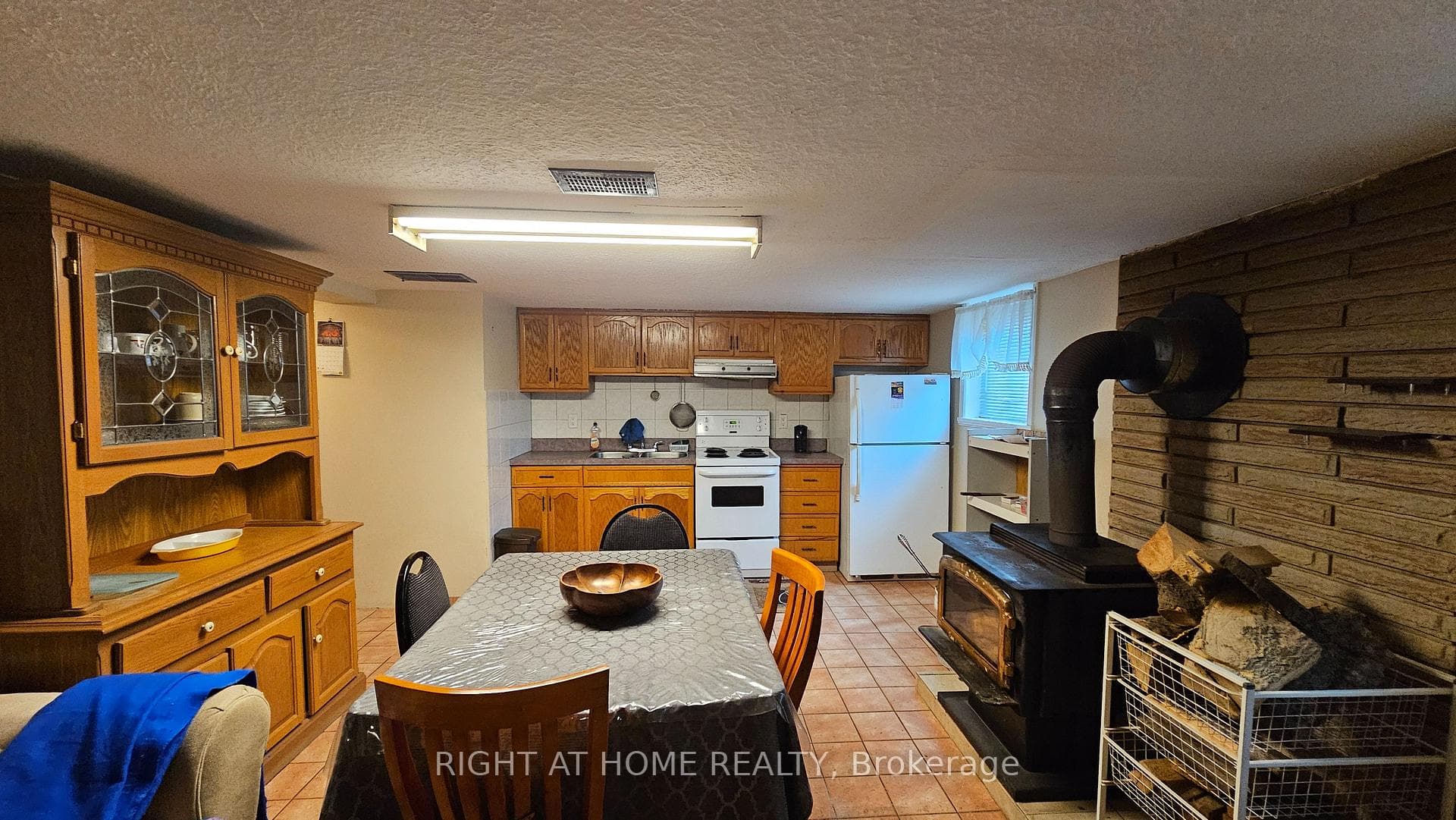 354 Kane Avenue photo 14
