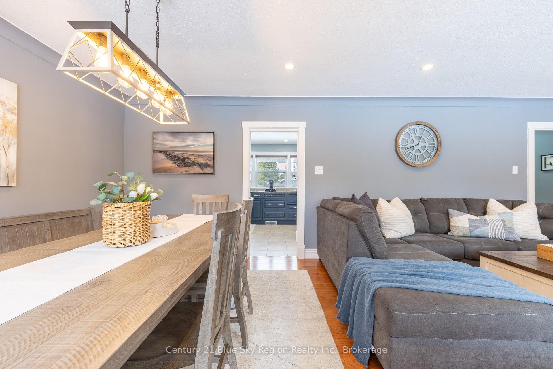 652 Baywood Road photo 9