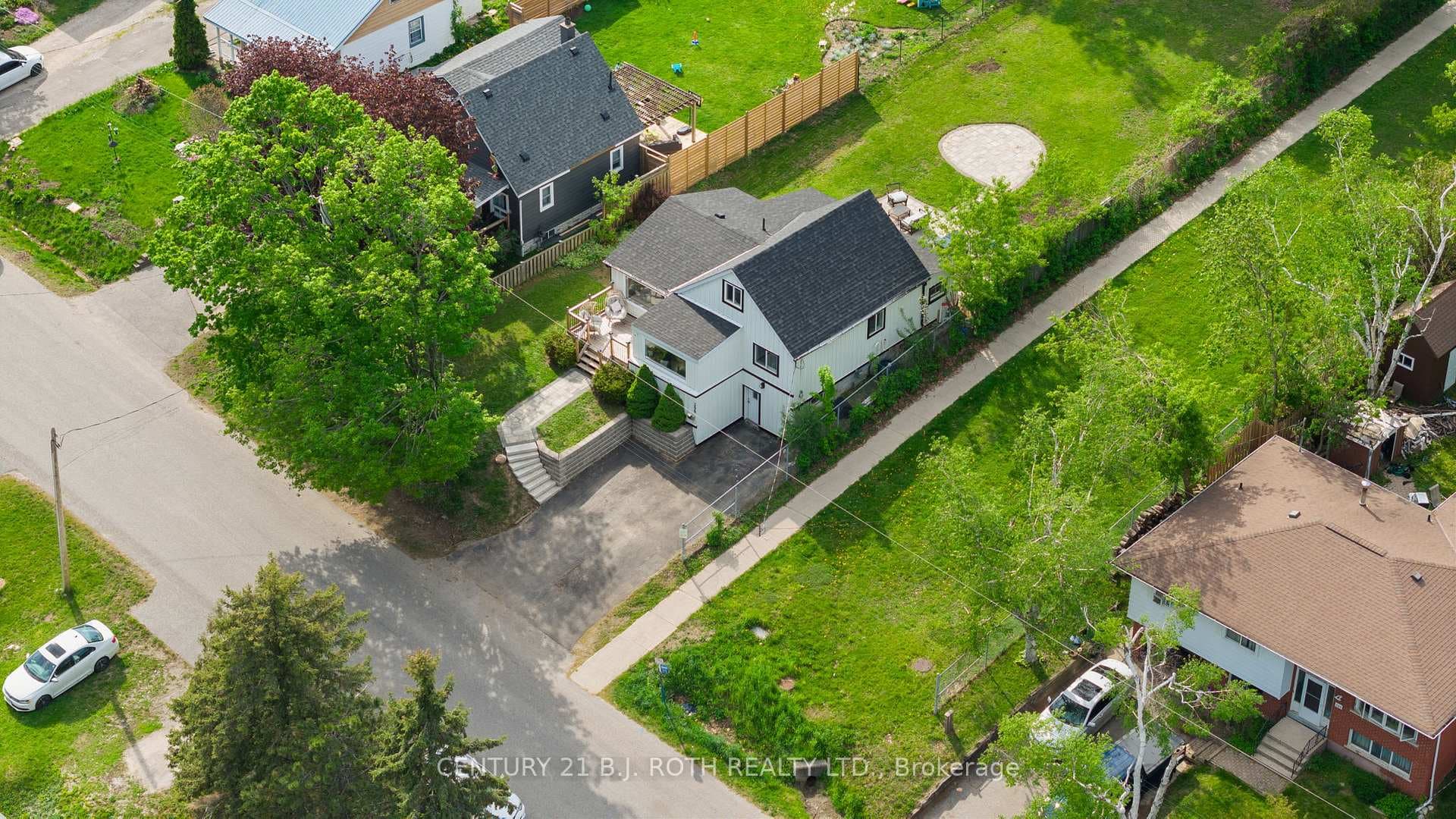 390 Arthur Street photo 47